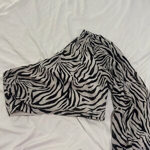 size small assymetrical crop